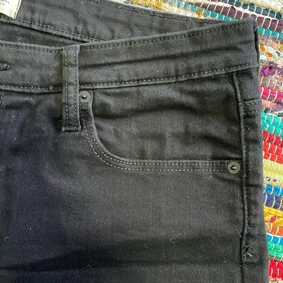 Universal Threads Black MIDI Denim Shorts-#1890+ - Picture 5 of 11